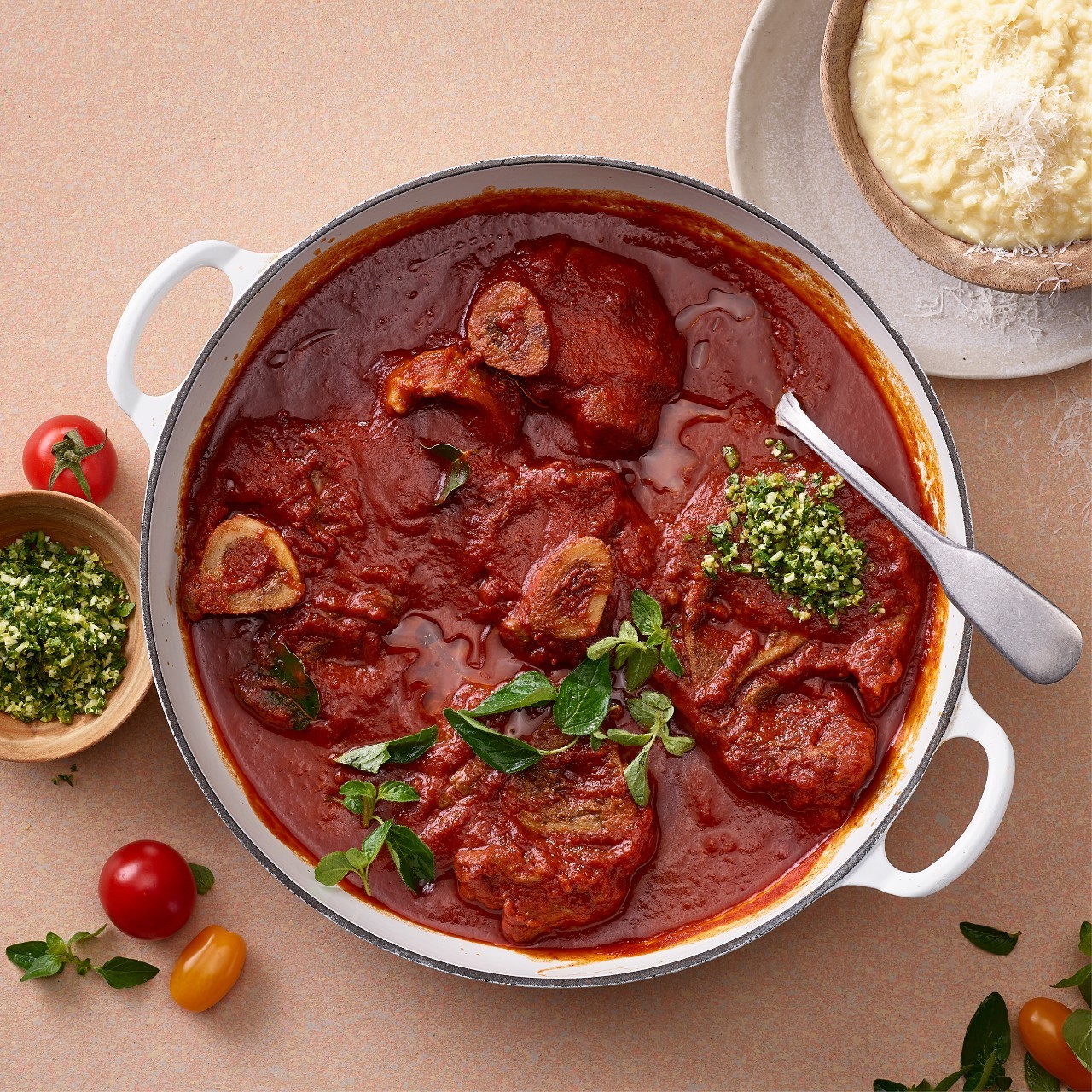 Ossobuco mit Tomatensauce und Risotto