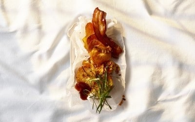 Süsskartoffelchips mit knusprigem Topping