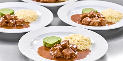 Püriertes Rindsgulasch: Leckeres und zartes Rindsgulasch, speziell für pürierte Kost.