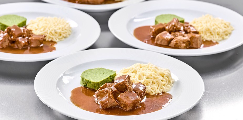 Gulasch püriert - einfach zubereitet & liebevoll angerichtet