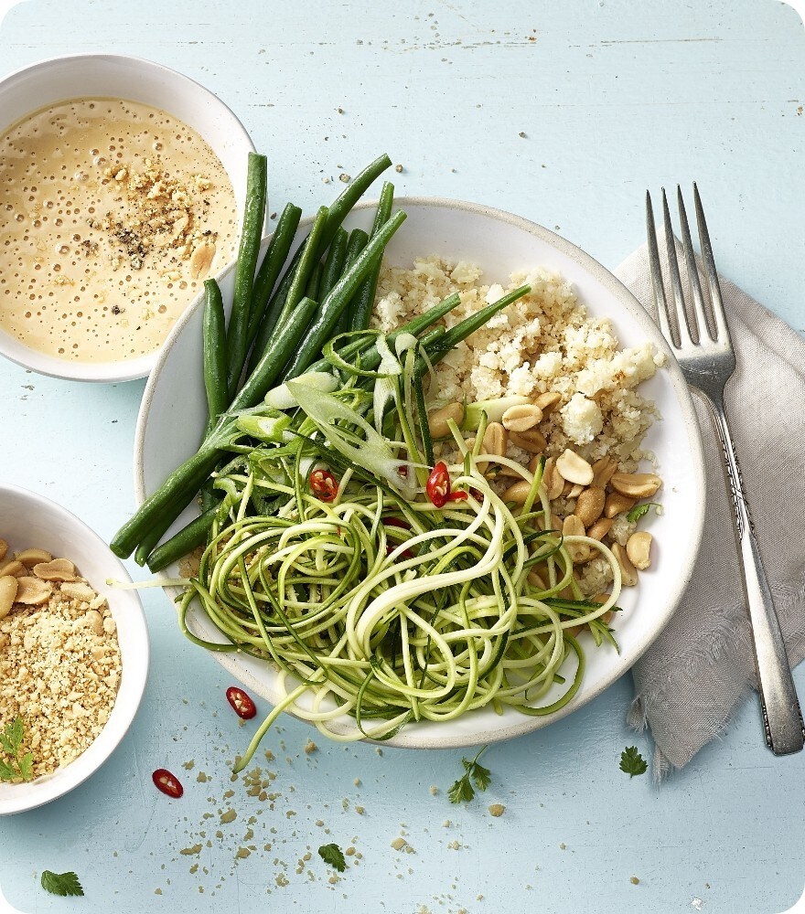 Rezept: Pikante Erdnuss-Blumenkohl-Bowl