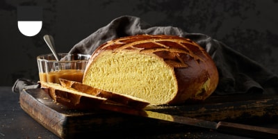 Safranbrot mit Benichon Senf aus dem Kanton Freiburg