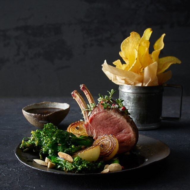 Côtelettes de cerf au Merlot et brocol sauvage