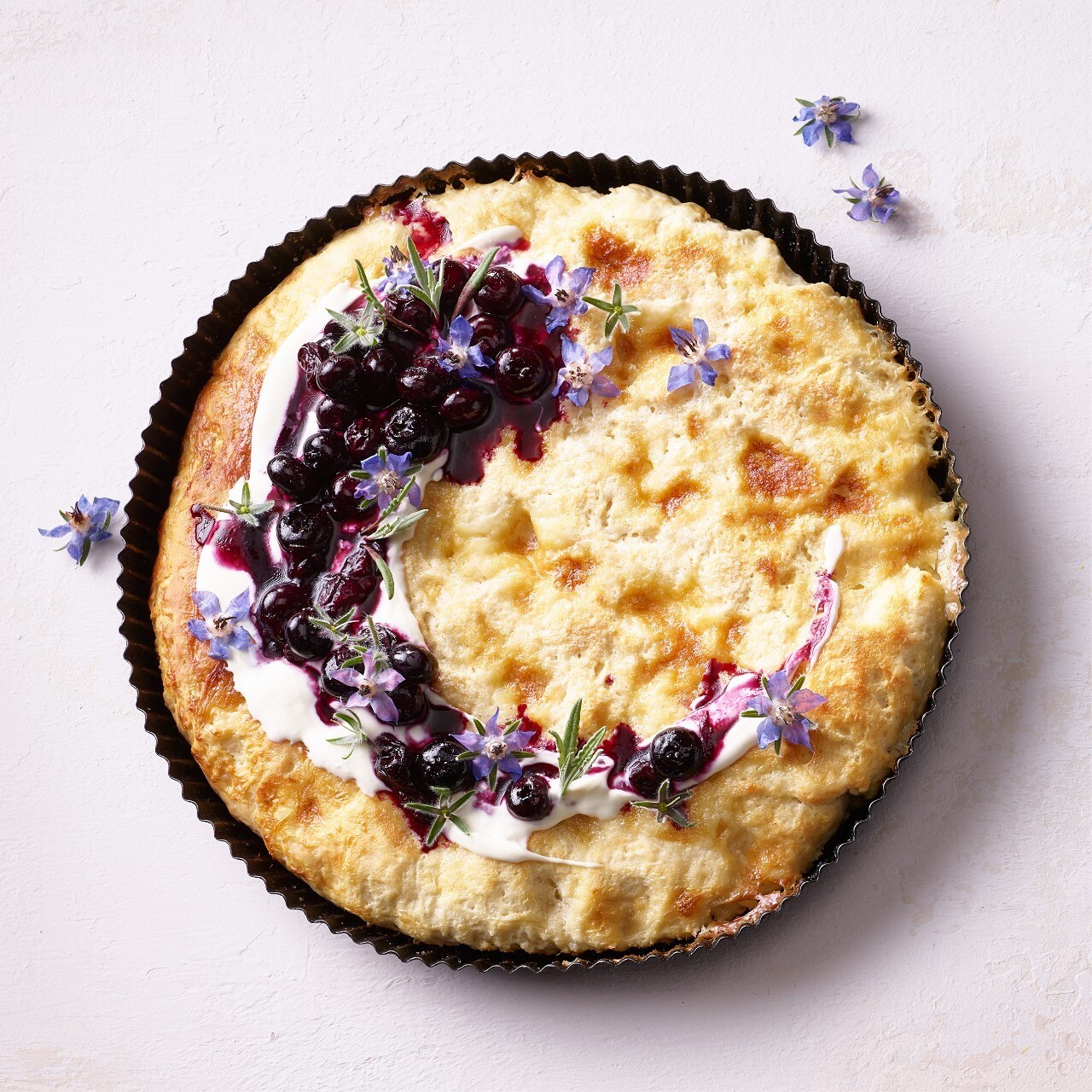 Gâteau de Vully et compote de myrtilles fumées