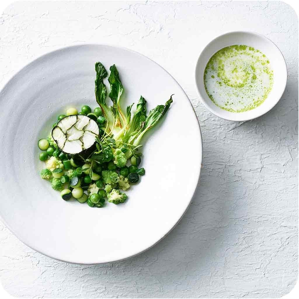 Roulade de sandre pochée au thé matcha et beurre blanc à la ciboulette