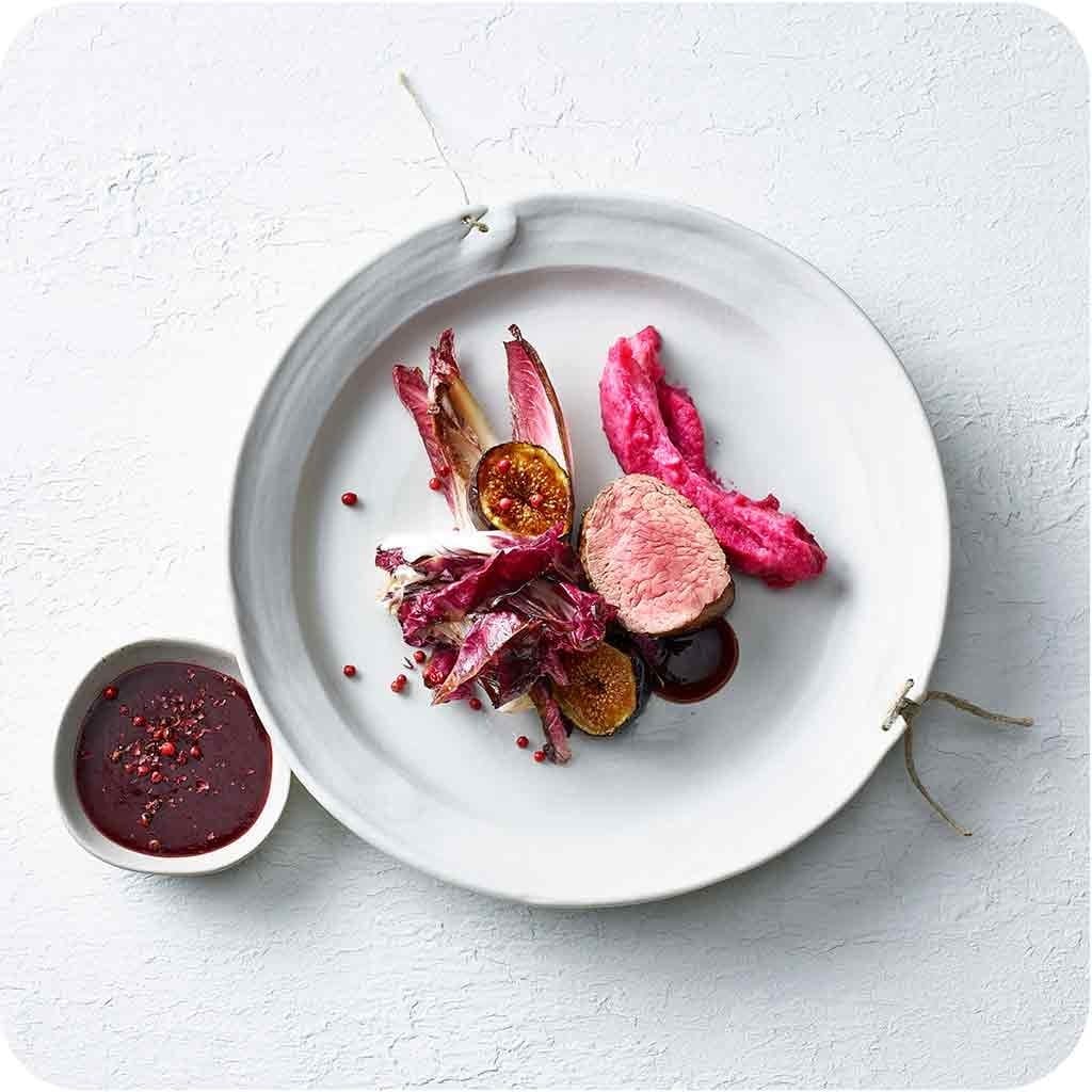 Filet de bœuf avec radicchio, figues et sauce au poivre