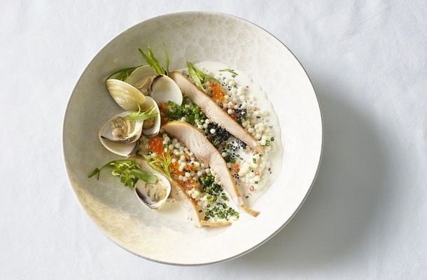 Grandine aux palourdes, caviar, œufs de lompe et de saumon