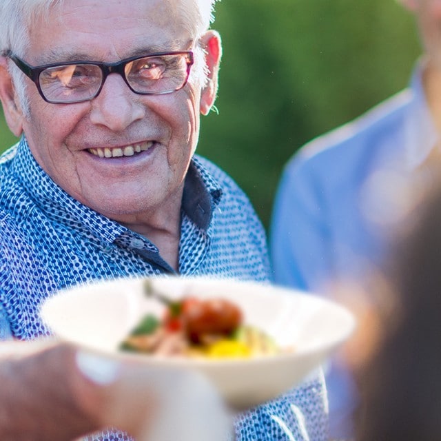 Un été tout en gourmandise: idées de recettes saisonnières pour régaler les seniors!