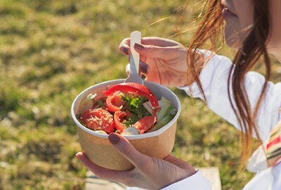 Nos nouvelles boxes ne sont pas seulement pensées pour les pauses du midi classiques, elles sont conçues pour rassasier toutes les personnes en déplacement quand la faim se fait sentir. Nos nouvelles boxes ne sont pas seulement pensées pour les pauses du midi classiques, elles sont conçues pour rassasier toutes les personnes en déplacement quand la faim se fait sentir.